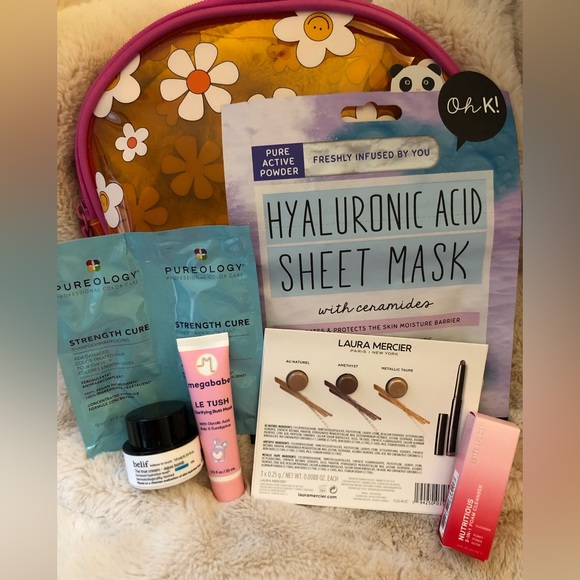 Ulta 20-piece make-up bag and samples - Picture 3 of 4